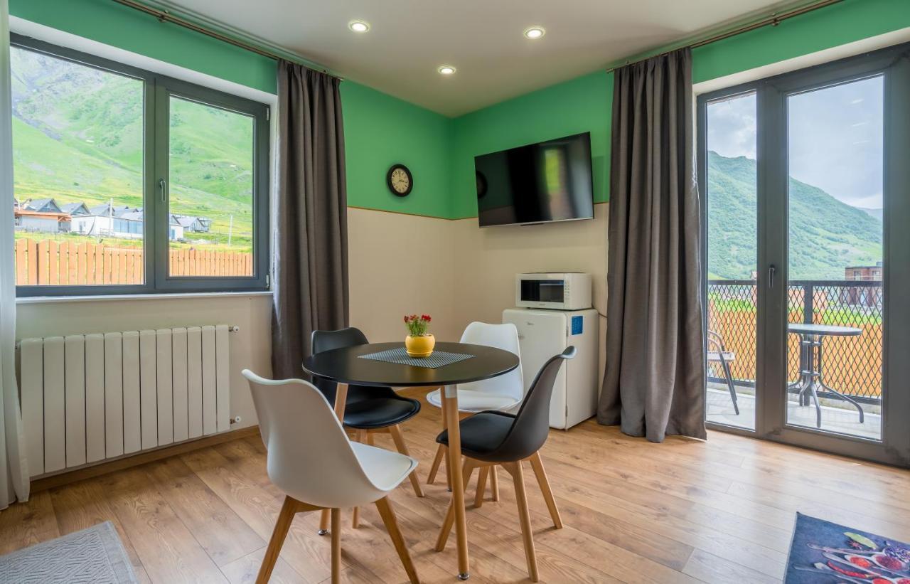Devdaraki Apartments Kazbegi Bagian luar foto